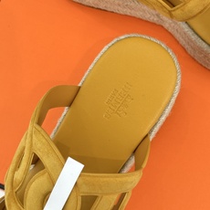 Hermès/爱马仕猪鼻子链条一字带麻绳厚底拖鞋养马人今夏必入款老钱风夏日顶配凉拖猪鼻子链条镌刻经典一字 Hermès/爱马仕猪鼻子链条一字带麻绳厚底拖鞋养马人今夏必入款老钱风夏日顶配凉拖猪鼻子链条镌刻经典一字