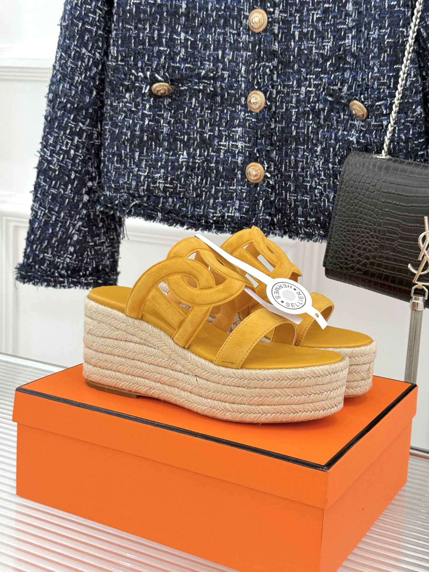 Hermès/爱马仕猪鼻子链条一字带麻绳厚底拖鞋养马人今夏必入款老钱风夏日顶配凉拖猪鼻子链条镌刻经典一字