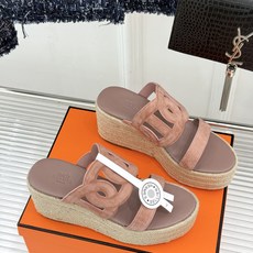 Hermès/爱马仕猪鼻子链条一字带麻绳厚底拖鞋养马人今夏必入款老钱风夏日顶配凉拖猪鼻子链条镌刻经典一字 Hermès/爱马仕猪鼻子链条一字带麻绳厚底拖鞋养马人今夏必入款老钱风夏日顶配凉拖猪鼻子链条镌刻经典一字