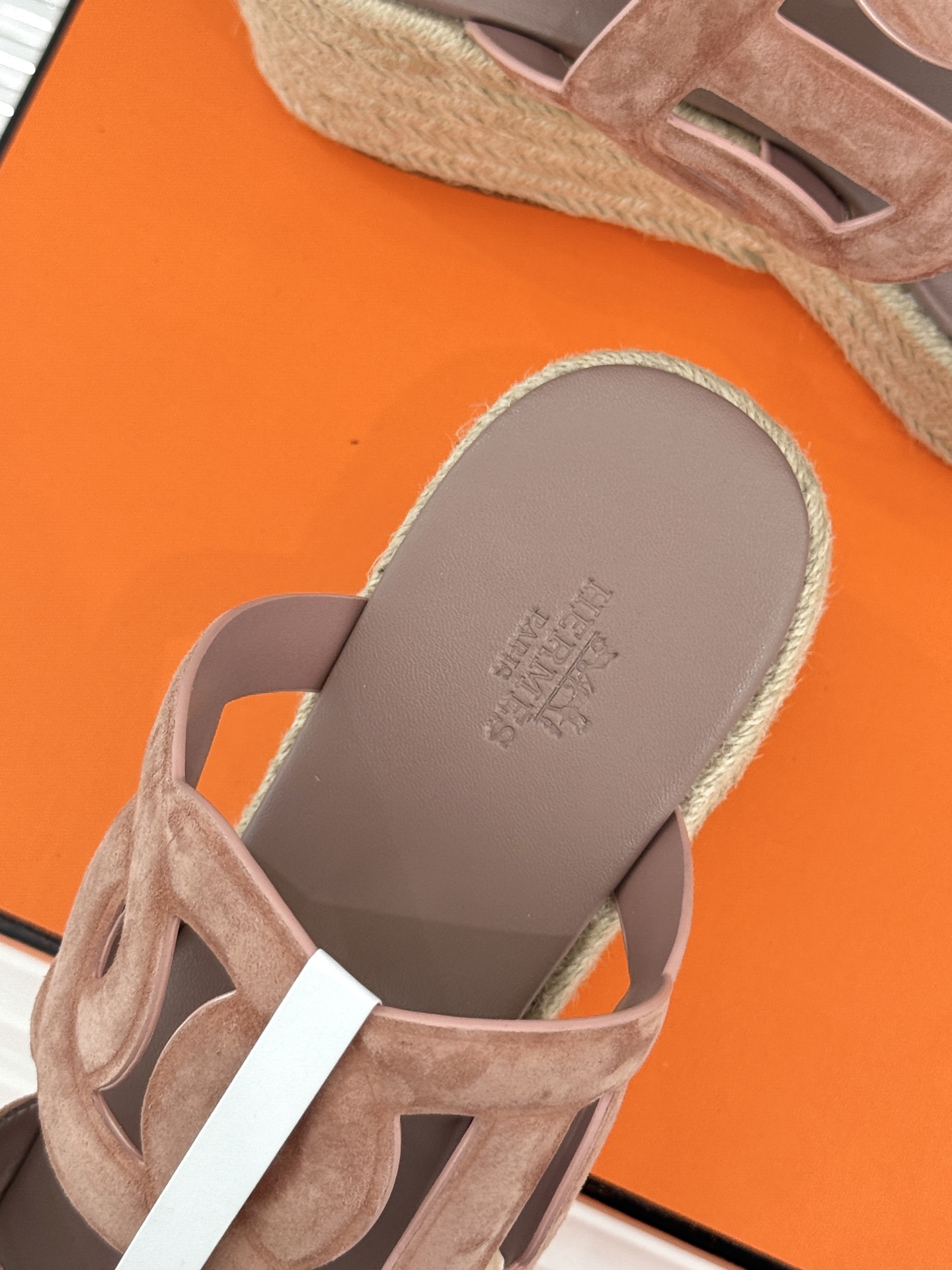 Hermès/爱马仕猪鼻子链条一字带麻绳厚底拖鞋养马人今夏必入款老钱风夏日顶配凉拖猪鼻子链条镌刻经典一字 Hermès/爱马仕猪鼻子链条一字带麻绳厚底拖鞋养马人今夏必入款老钱风夏日顶配凉拖猪鼻子链条镌刻经典一字