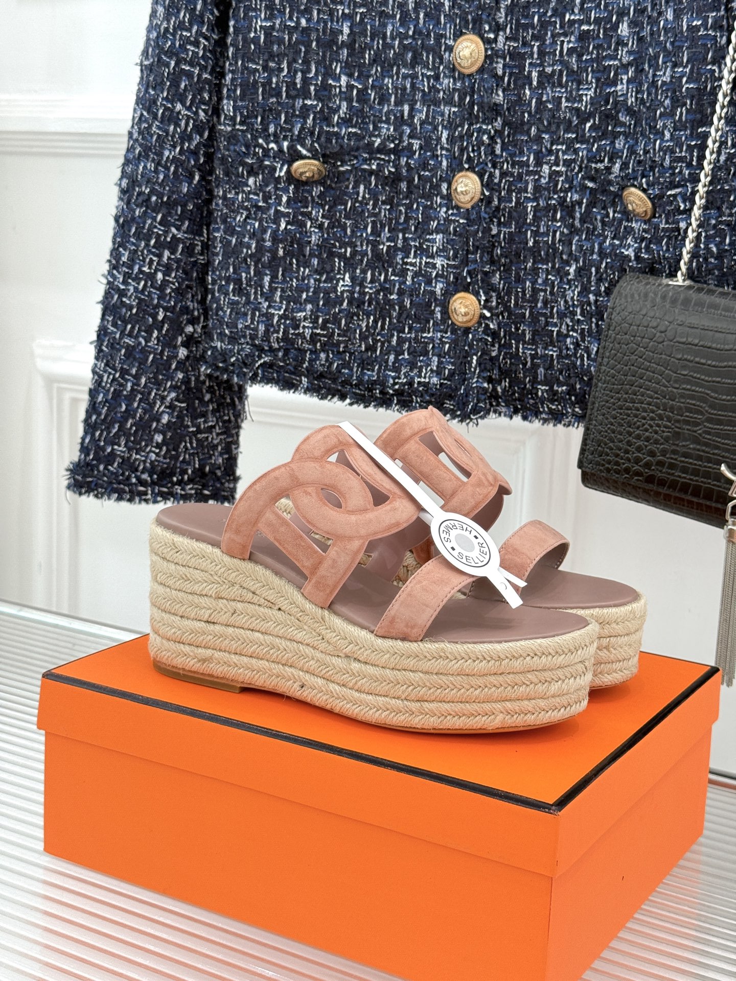 Hermès/爱马仕猪鼻子链条一字带麻绳厚底拖鞋养马人今夏必入款老钱风夏日顶配凉拖猪鼻子链条镌刻经典一字