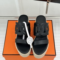 Hermès/爱马仕猪鼻子链条一字带麻绳厚底拖鞋养马人今夏必入款老钱风夏日顶配凉拖猪鼻子链条镌刻经典一字 Hermès/爱马仕猪鼻子链条一字带麻绳厚底拖鞋养马人今夏必入款老钱风夏日顶配凉拖猪鼻子链条镌刻经典一字