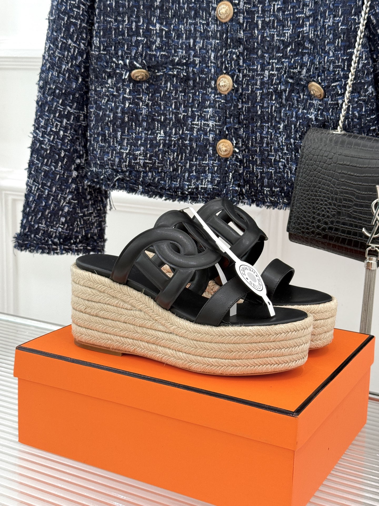 Hermès/爱马仕猪鼻子链条一字带麻绳厚底拖鞋养马人今夏必入款老钱风夏日顶配凉拖猪鼻子链条镌刻经典一字