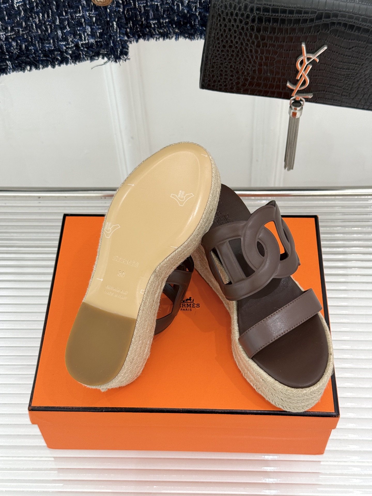 Hermès/爱马仕猪鼻子链条一字带麻绳厚底拖鞋养马人今夏必入款老钱风夏日顶配凉拖猪鼻子链条镌刻经典一字 Hermès/爱马仕猪鼻子链条一字带麻绳厚底拖鞋养马人今夏必入款老钱风夏日顶配凉拖猪鼻子链条镌刻经典一字