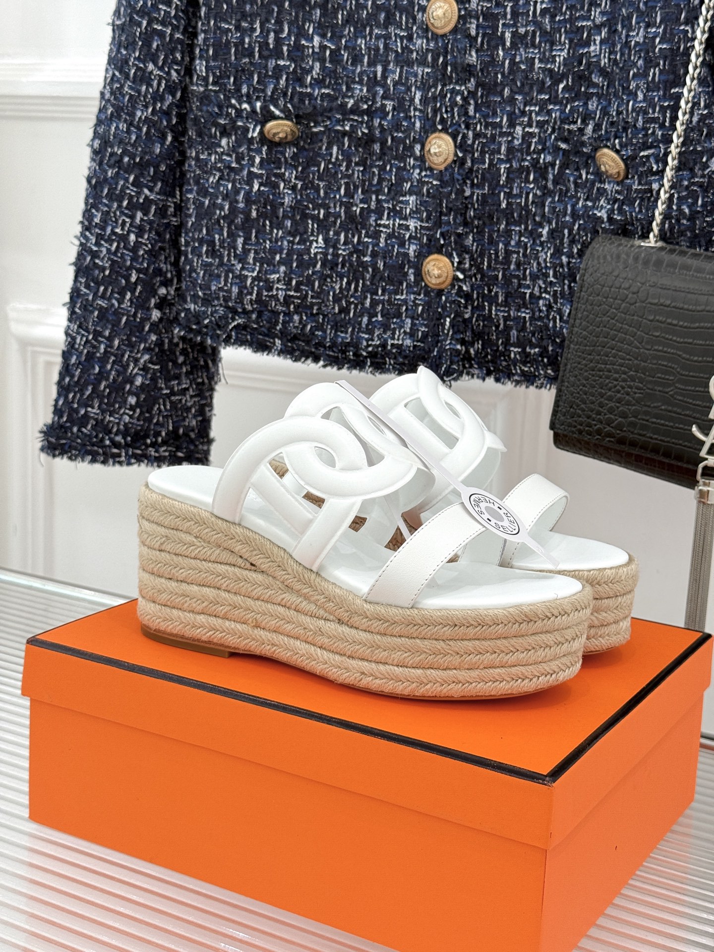Hermès/爱马仕猪鼻子链条一字带麻绳厚底拖鞋养马人今夏必入款老钱风夏日顶配凉拖猪鼻子链条镌刻经典一字