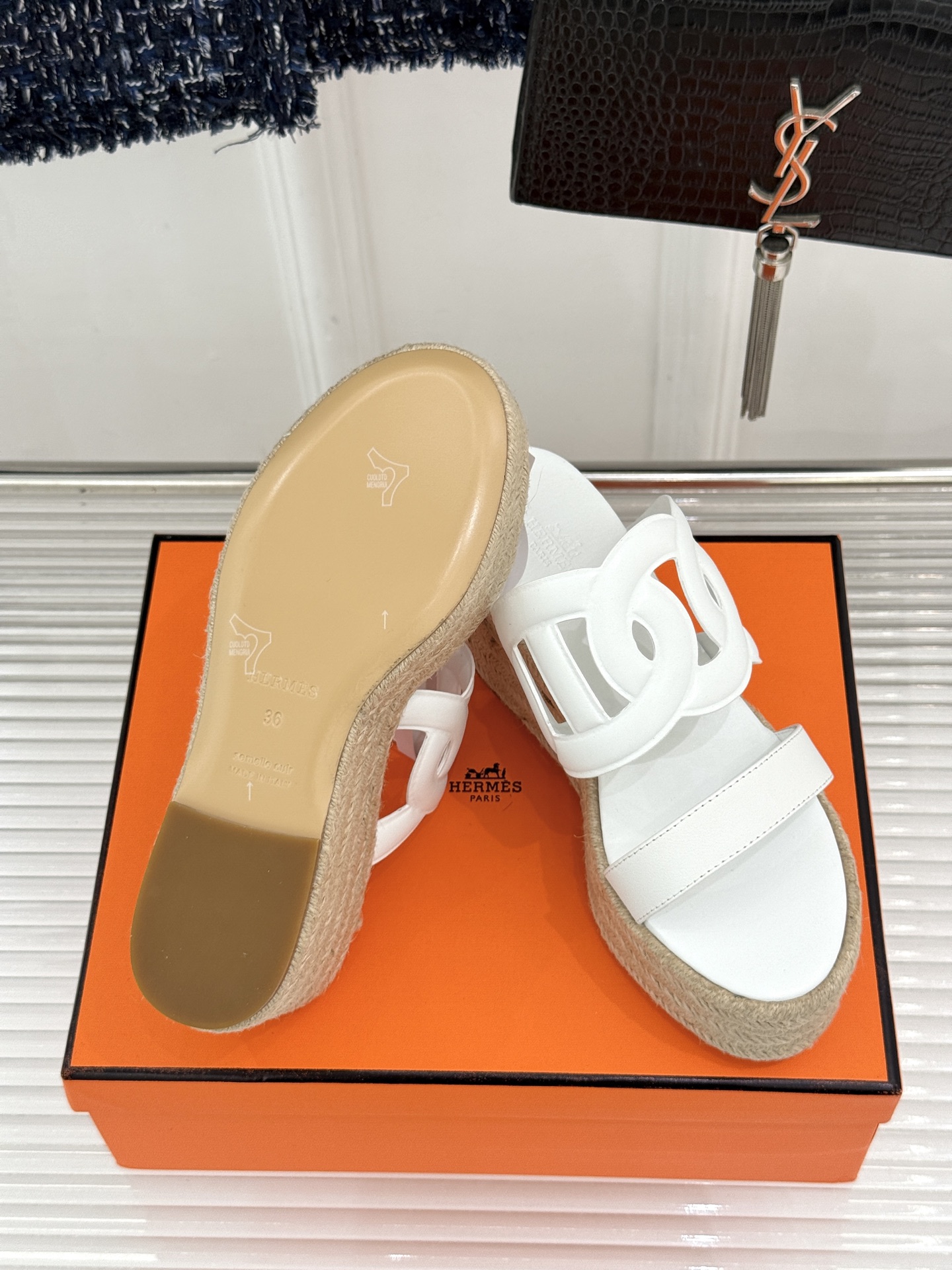 Hermès/爱马仕猪鼻子链条一字带麻绳厚底拖鞋养马人今夏必入款老钱风夏日顶配凉拖猪鼻子链条镌刻经典一字