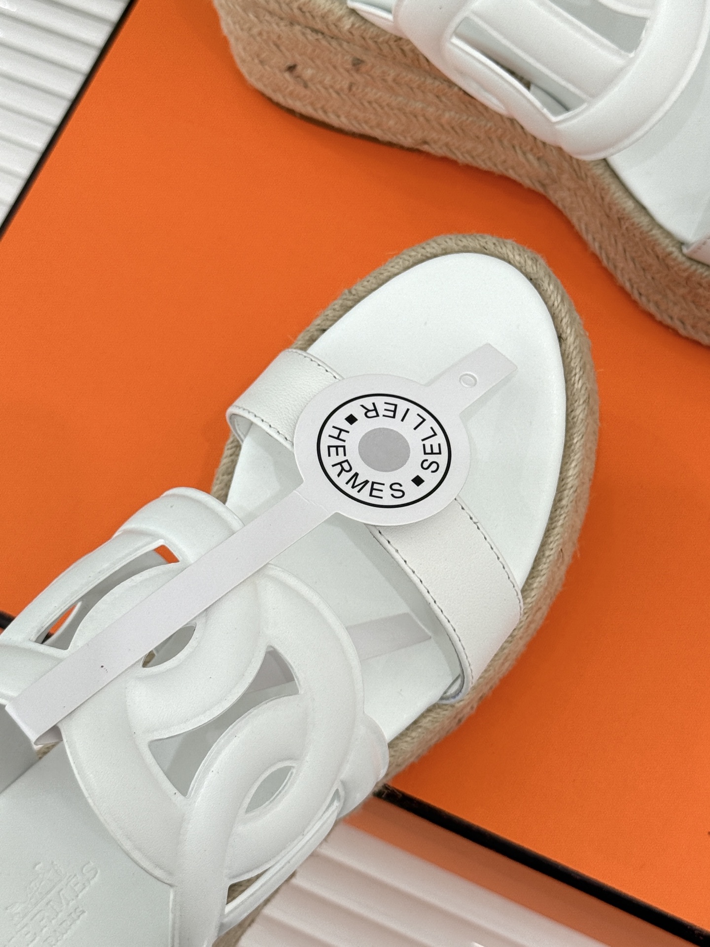 Hermès/爱马仕猪鼻子链条一字带麻绳厚底拖鞋养马人今夏必入款老钱风夏日顶配凉拖猪鼻子链条镌刻经典一字