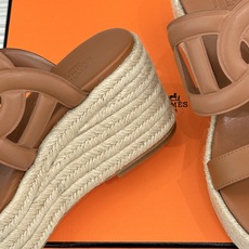 Hermès/爱马仕猪鼻子链条一字带麻绳厚底拖鞋养马人今夏必入款老钱风夏日顶配凉拖猪鼻子链条镌刻经典一字 Hermès/爱马仕猪鼻子链条一字带麻绳厚底拖鞋养马人今夏必入款老钱风夏日顶配凉拖猪鼻子链条镌刻经典一字