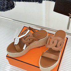 Hermès/爱马仕猪鼻子链条一字带麻绳厚底拖鞋养马人今夏必入款老钱风夏日顶配凉拖猪鼻子链条镌刻经典一字 Hermès/爱马仕猪鼻子链条一字带麻绳厚底拖鞋养马人今夏必入款老钱风夏日顶配凉拖猪鼻子链条镌刻经典一字