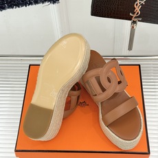 Hermès/爱马仕猪鼻子链条一字带麻绳厚底拖鞋养马人今夏必入款老钱风夏日顶配凉拖猪鼻子链条镌刻经典一字 Hermès/爱马仕猪鼻子链条一字带麻绳厚底拖鞋养马人今夏必入款老钱风夏日顶配凉拖猪鼻子链条镌刻经典一字