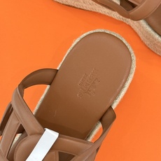 Hermès/爱马仕猪鼻子链条一字带麻绳厚底拖鞋养马人今夏必入款老钱风夏日顶配凉拖猪鼻子链条镌刻经典一字 Hermès/爱马仕猪鼻子链条一字带麻绳厚底拖鞋养马人今夏必入款老钱风夏日顶配凉拖猪鼻子链条镌刻经典一字
