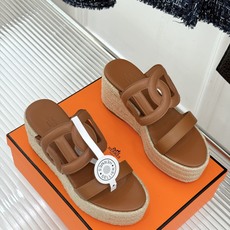 Hermès/爱马仕猪鼻子链条一字带麻绳厚底拖鞋养马人今夏必入款老钱风夏日顶配凉拖猪鼻子链条镌刻经典一字 Hermès/爱马仕猪鼻子链条一字带麻绳厚底拖鞋养马人今夏必入款老钱风夏日顶配凉拖猪鼻子链条镌刻经典一字