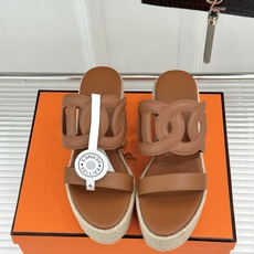 Hermès/爱马仕猪鼻子链条一字带麻绳厚底拖鞋养马人今夏必入款老钱风夏日顶配凉拖猪鼻子链条镌刻经典一字 Hermès/爱马仕猪鼻子链条一字带麻绳厚底拖鞋养马人今夏必入款老钱风夏日顶配凉拖猪鼻子链条镌刻经典一字