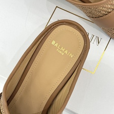 Balmain|巴尔曼经典金属扣坡跟方头拖鞋酷姐夏日气场标配款标志性金属扣质感拉满方头利落显脚纤细坡跟拉 Balmain|巴尔曼经典金属扣坡跟方头拖鞋酷姐夏日气场标配款标志性金属扣质感拉满方头利落显脚纤细坡跟拉