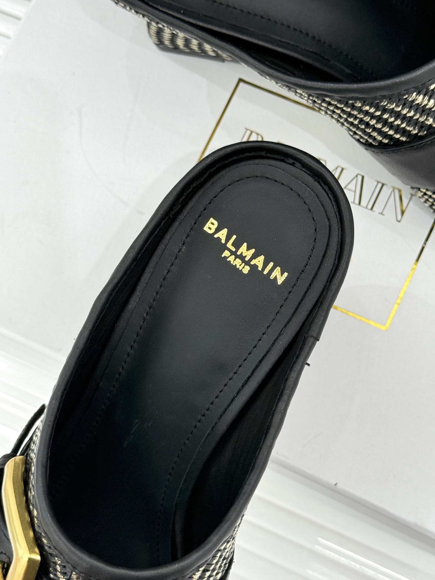 Balmain｜巴尔曼经典金属扣坡跟方头拖鞋酷姐夏日气场标配款标志性金属扣质感拉满方头利落显脚纤细坡跟拉