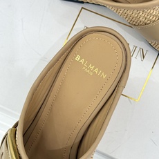 Balmain|巴尔曼经典金属扣坡跟方头拖鞋酷姐夏日气场标配款标志性金属扣质感拉满方头利落显脚纤细坡跟拉 Balmain|巴尔曼经典金属扣坡跟方头拖鞋酷姐夏日气场标配款标志性金属扣质感拉满方头利落显脚纤细坡跟拉