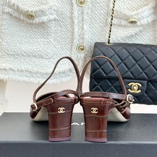 CHANE*|小香26A春夏鳄鱼纹方头粗跟后空凉鞋法式复古夏日封神款鳄鱼压纹漆面高级感拉满方头剪裁利落修 CHANE*|小香26A春夏鳄鱼纹方头粗跟后空凉鞋法式复古夏日封神款鳄鱼压纹漆面高级感拉满方头剪裁利落修