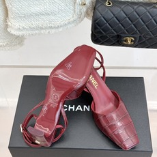 CHANE*|小香26A春夏鳄鱼纹方头粗跟后空凉鞋法式复古夏日封神款鳄鱼压纹漆面高级感拉满方头剪裁利落修 CHANE*|小香26A春夏鳄鱼纹方头粗跟后空凉鞋法式复古夏日封神款鳄鱼压纹漆面高级感拉满方头剪裁利落修