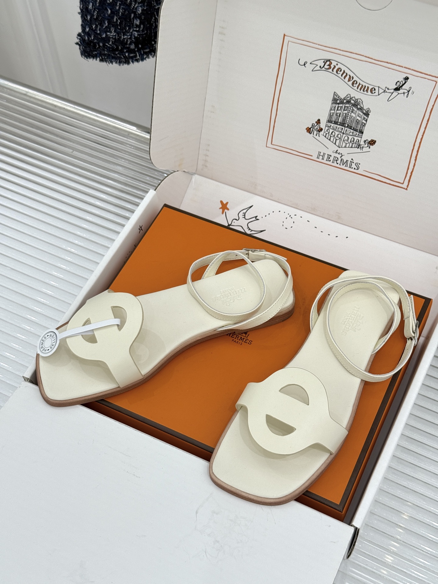凉鞋 Hermès/爱马仕26WF新品镂空罗马猪笼猪鼻子拖鞋凉鞋罗马猪笼镂空太有腔调标志性猪鼻扣辨识度拉