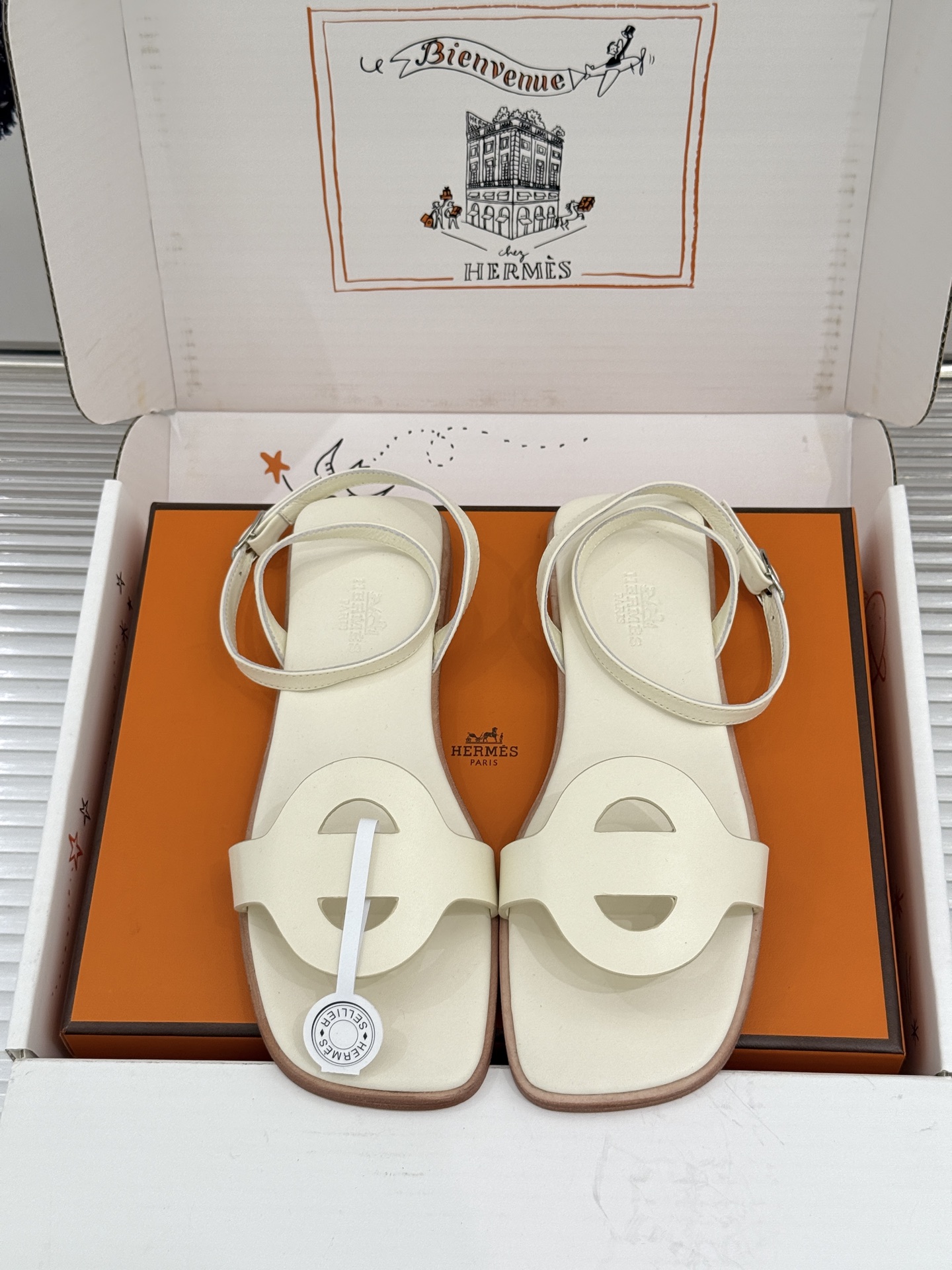 凉鞋 Hermès/爱马仕26WF新品镂空罗马猪笼猪鼻子拖鞋凉鞋罗马猪笼镂空太有腔调标志性猪鼻扣辨识度拉