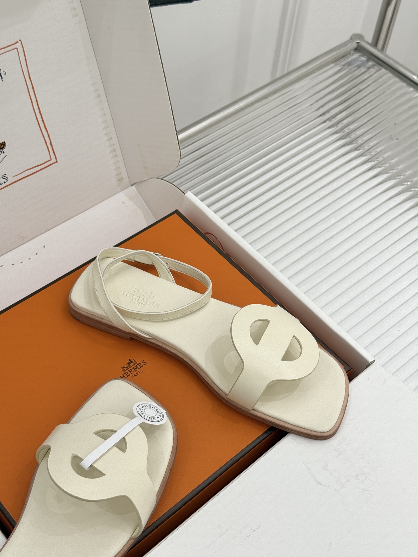 凉鞋 Hermès/爱马仕26WF新品镂空罗马猪笼猪鼻子拖鞋凉鞋罗马猪笼镂空太有腔调标志性猪鼻扣辨识度拉