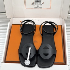 凉鞋 Hermès/爱马仕26WF新品镂空罗马猪笼猪鼻子拖鞋凉鞋罗马猪笼镂空太有腔调标志性猪鼻扣辨识度拉 凉鞋 Hermès/爱马仕26WF新品镂空罗马猪笼猪鼻子拖鞋凉鞋罗马猪笼镂空太有腔调标志性猪鼻扣辨识度拉
