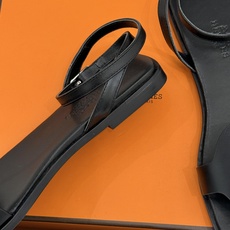 凉鞋 Hermès/爱马仕26WF新品镂空罗马猪笼猪鼻子拖鞋凉鞋罗马猪笼镂空太有腔调标志性猪鼻扣辨识度拉 凉鞋 Hermès/爱马仕26WF新品镂空罗马猪笼猪鼻子拖鞋凉鞋罗马猪笼镂空太有腔调标志性猪鼻扣辨识度拉