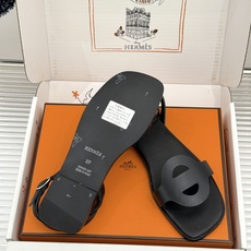 凉鞋 Hermès/爱马仕26WF新品镂空罗马猪笼猪鼻子拖鞋凉鞋罗马猪笼镂空太有腔调标志性猪鼻扣辨识度拉 凉鞋 Hermès/爱马仕26WF新品镂空罗马猪笼猪鼻子拖鞋凉鞋罗马猪笼镂空太有腔调标志性猪鼻扣辨识度拉