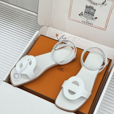 凉鞋 Hermès/爱马仕26WF新品镂空罗马猪笼猪鼻子拖鞋凉鞋罗马猪笼镂空太有腔调标志性猪鼻扣辨识度拉 凉鞋 Hermès/爱马仕26WF新品镂空罗马猪笼猪鼻子拖鞋凉鞋罗马猪笼镂空太有腔调标志性猪鼻扣辨识度拉