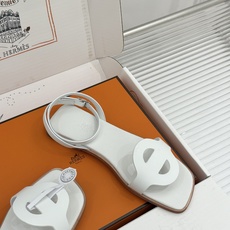 凉鞋 Hermès/爱马仕26WF新品镂空罗马猪笼猪鼻子拖鞋凉鞋罗马猪笼镂空太有腔调标志性猪鼻扣辨识度拉 凉鞋 Hermès/爱马仕26WF新品镂空罗马猪笼猪鼻子拖鞋凉鞋罗马猪笼镂空太有腔调标志性猪鼻扣辨识度拉