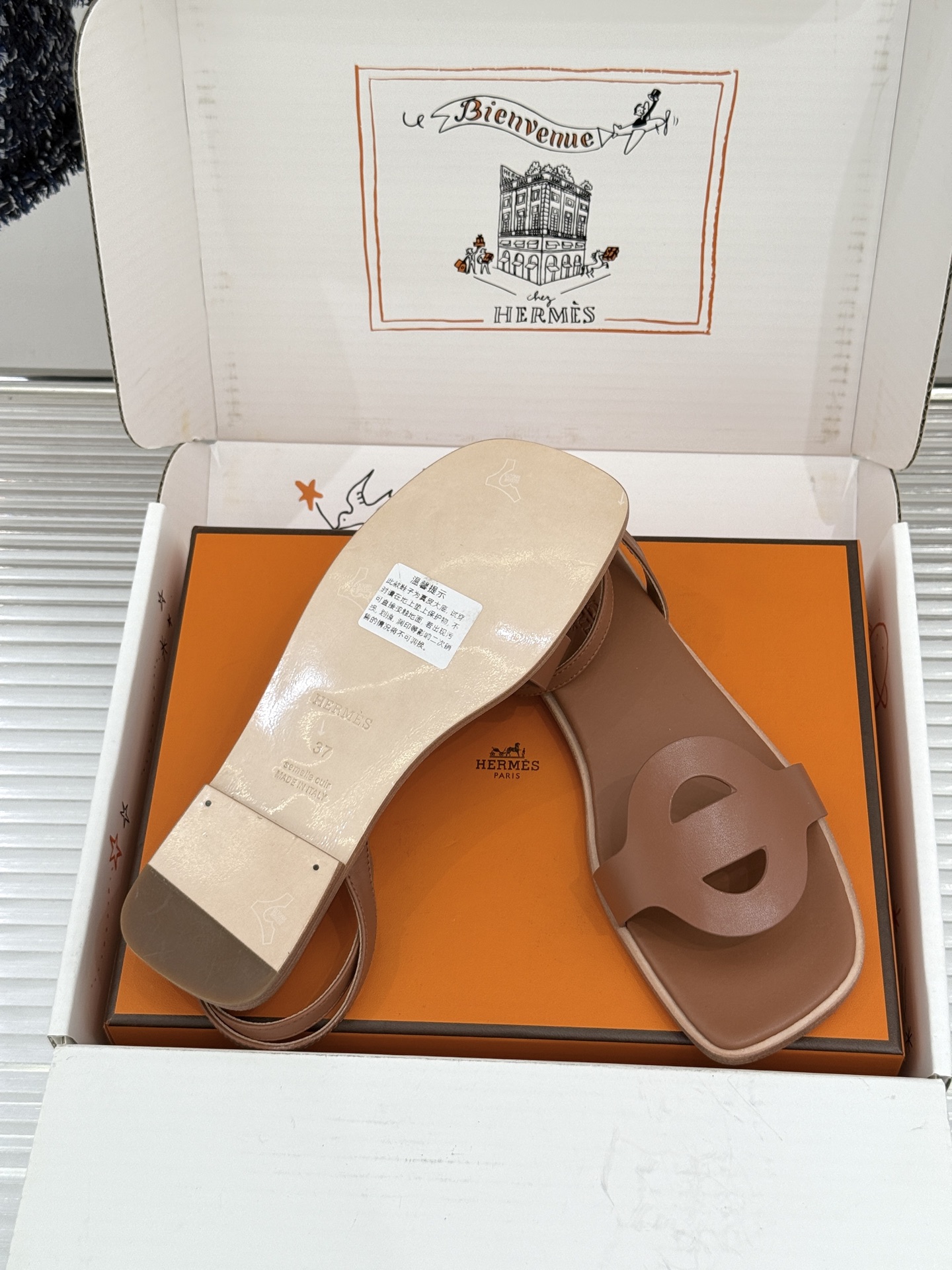 凉鞋 Hermès/爱马仕26WF新品镂空罗马猪笼猪鼻子拖鞋凉鞋罗马猪笼镂空太有腔调标志性猪鼻扣辨识度拉