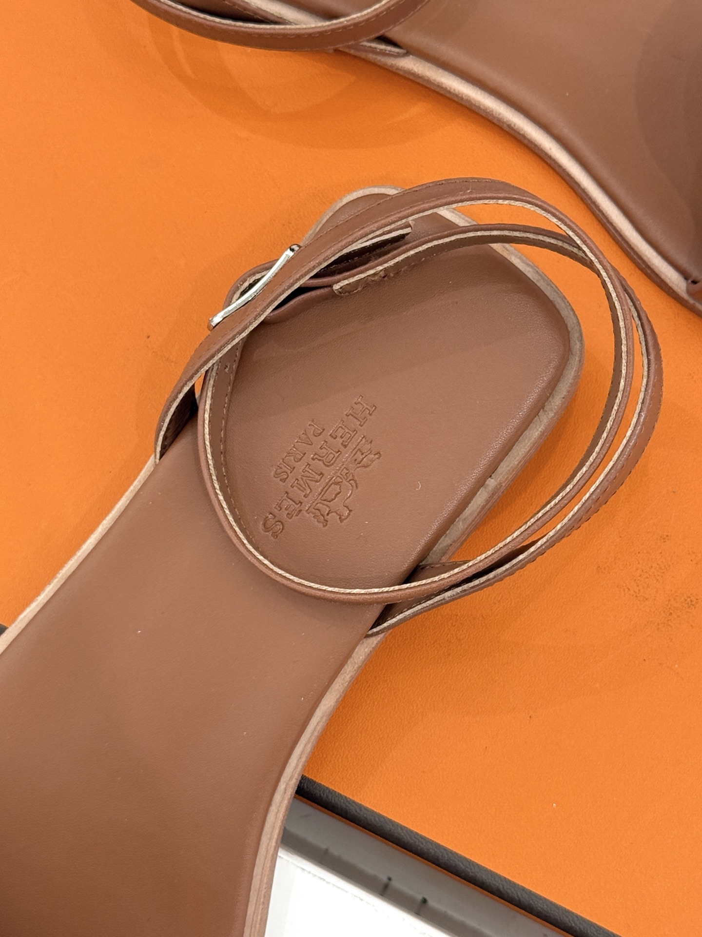 凉鞋 Hermès/爱马仕26WF新品镂空罗马猪笼猪鼻子拖鞋凉鞋罗马猪笼镂空太有腔调标志性猪鼻扣辨识度拉