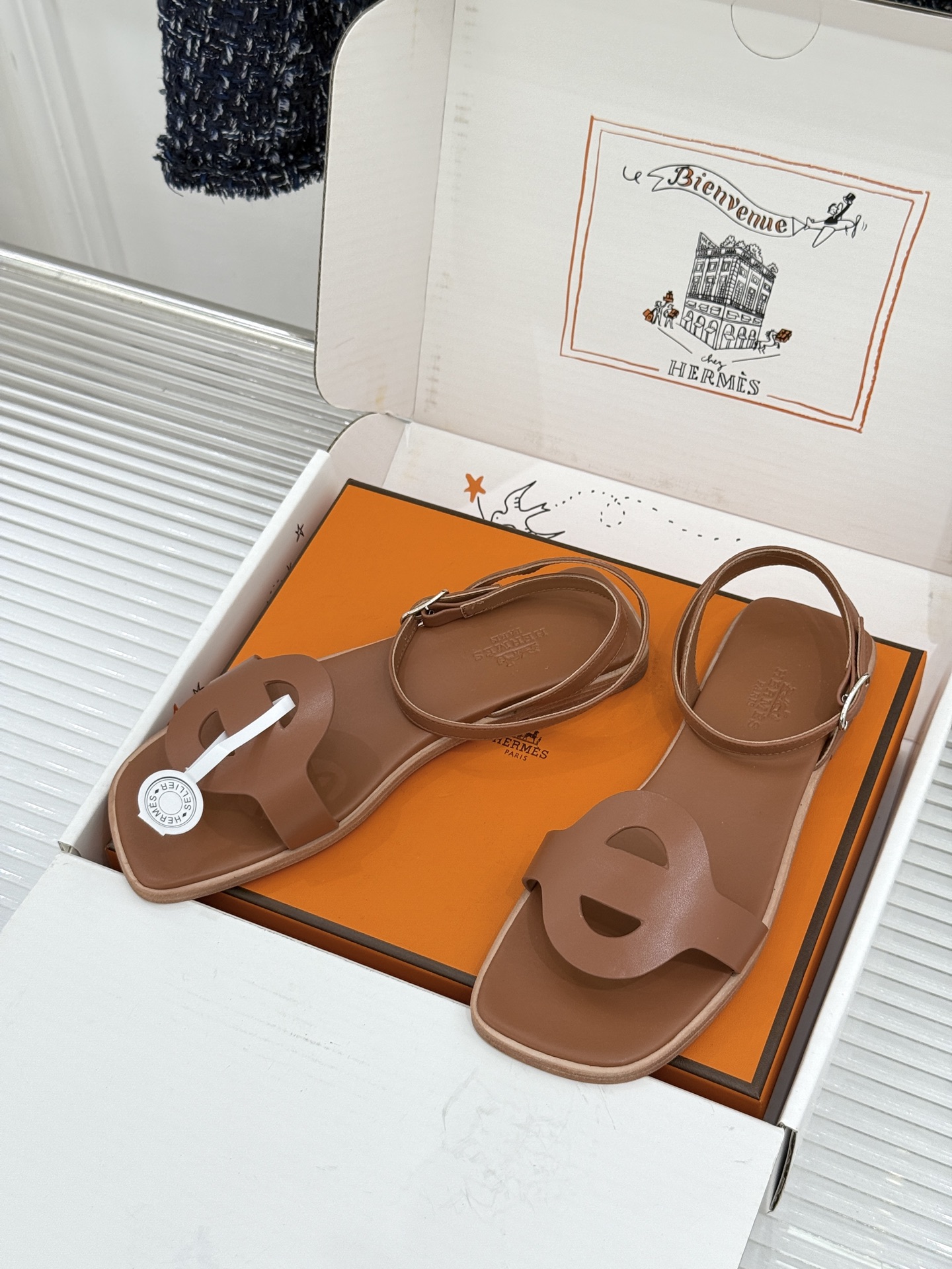 凉鞋 Hermès/爱马仕26WF新品镂空罗马猪笼猪鼻子拖鞋凉鞋罗马猪笼镂空太有腔调标志性猪鼻扣辨识度拉