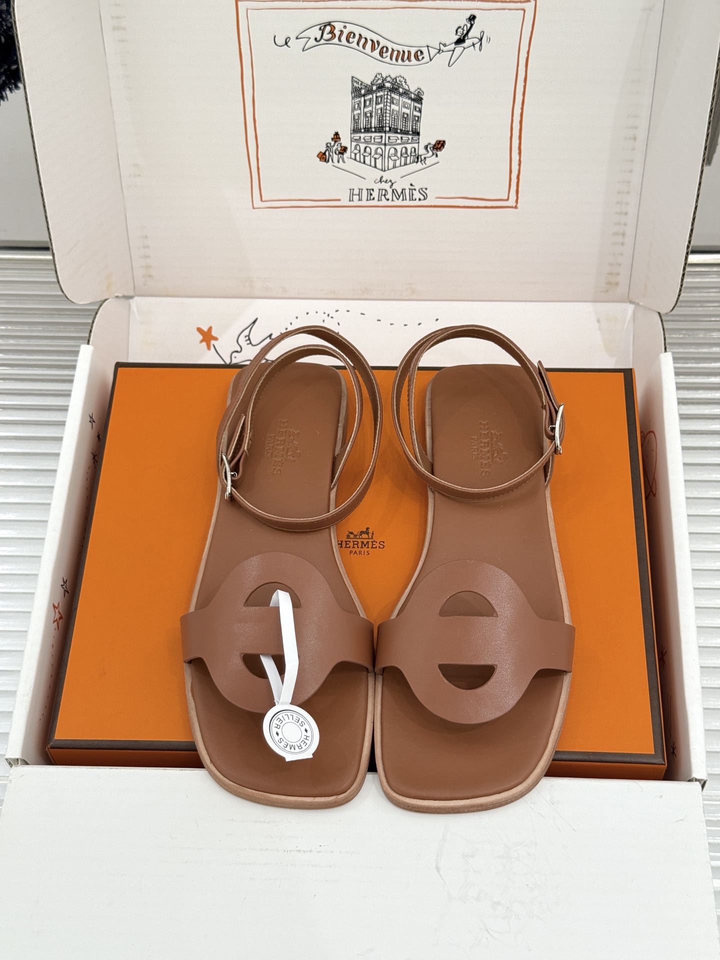 凉鞋 Hermès/爱马仕26WF新品镂空罗马猪笼猪鼻子拖鞋凉鞋罗马猪笼镂空太有腔调标志性猪鼻扣辨识度拉