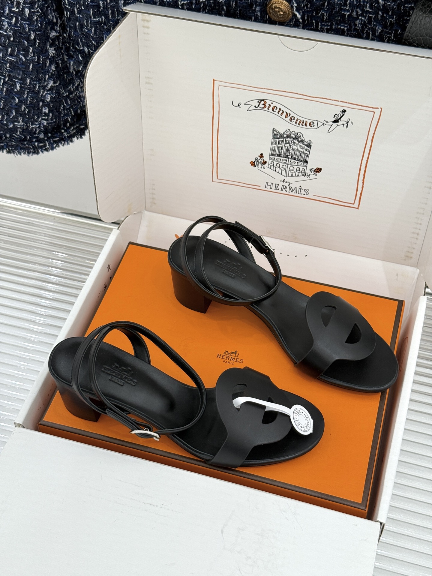 凉鞋 Hermès/爱马仕26WF新品镂空罗马猪笼猪鼻子拖鞋凉鞋罗马猪笼镂空太有腔调标志性猪鼻扣辨识度拉
