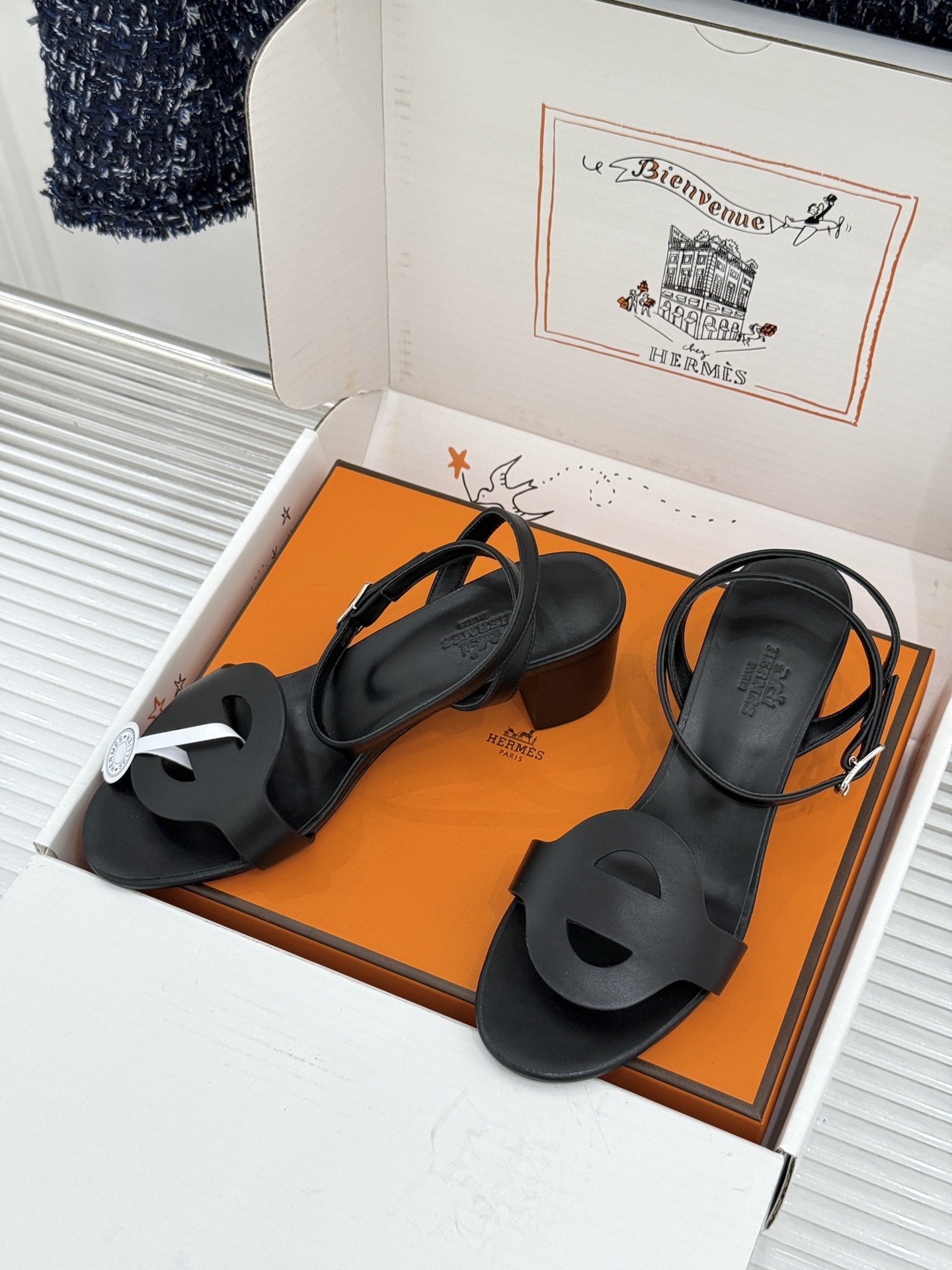 凉鞋 Hermès/爱马仕26WF新品镂空罗马猪笼猪鼻子拖鞋凉鞋罗马猪笼镂空太有腔调标志性猪鼻扣辨识度拉