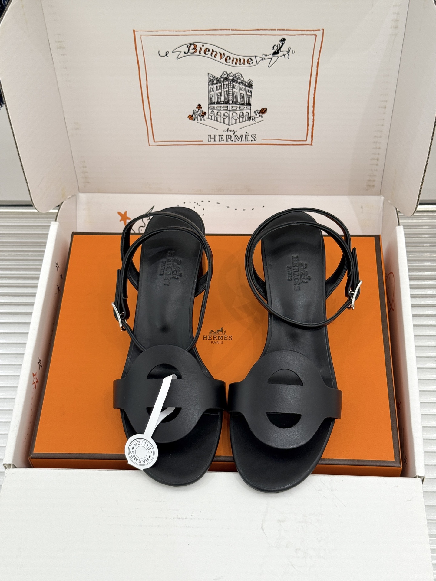 凉鞋 Hermès/爱马仕26WF新品镂空罗马猪笼猪鼻子拖鞋凉鞋罗马猪笼镂空太有腔调标志性猪鼻扣辨识度拉