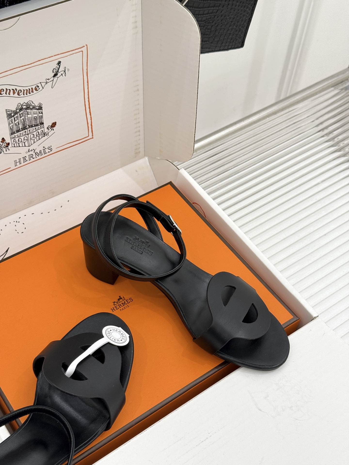 凉鞋 Hermès/爱马仕26WF新品镂空罗马猪笼猪鼻子拖鞋凉鞋罗马猪笼镂空太有腔调标志性猪鼻扣辨识度拉