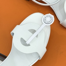 凉鞋 Hermès/爱马仕26WF新品镂空罗马猪笼猪鼻子拖鞋凉鞋罗马猪笼镂空太有腔调标志性猪鼻扣辨识度拉 凉鞋 Hermès/爱马仕26WF新品镂空罗马猪笼猪鼻子拖鞋凉鞋罗马猪笼镂空太有腔调标志性猪鼻扣辨识度拉