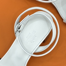 凉鞋 Hermès/爱马仕26WF新品镂空罗马猪笼猪鼻子拖鞋凉鞋罗马猪笼镂空太有腔调标志性猪鼻扣辨识度拉 凉鞋 Hermès/爱马仕26WF新品镂空罗马猪笼猪鼻子拖鞋凉鞋罗马猪笼镂空太有腔调标志性猪鼻扣辨识度拉