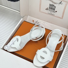 凉鞋 Hermès/爱马仕26WF新品镂空罗马猪笼猪鼻子拖鞋凉鞋罗马猪笼镂空太有腔调标志性猪鼻扣辨识度拉 凉鞋 Hermès/爱马仕26WF新品镂空罗马猪笼猪鼻子拖鞋凉鞋罗马猪笼镂空太有腔调标志性猪鼻扣辨识度拉