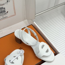 凉鞋 Hermès/爱马仕26WF新品镂空罗马猪笼猪鼻子拖鞋凉鞋罗马猪笼镂空太有腔调标志性猪鼻扣辨识度拉 凉鞋 Hermès/爱马仕26WF新品镂空罗马猪笼猪鼻子拖鞋凉鞋罗马猪笼镂空太有腔调标志性猪鼻扣辨识度拉