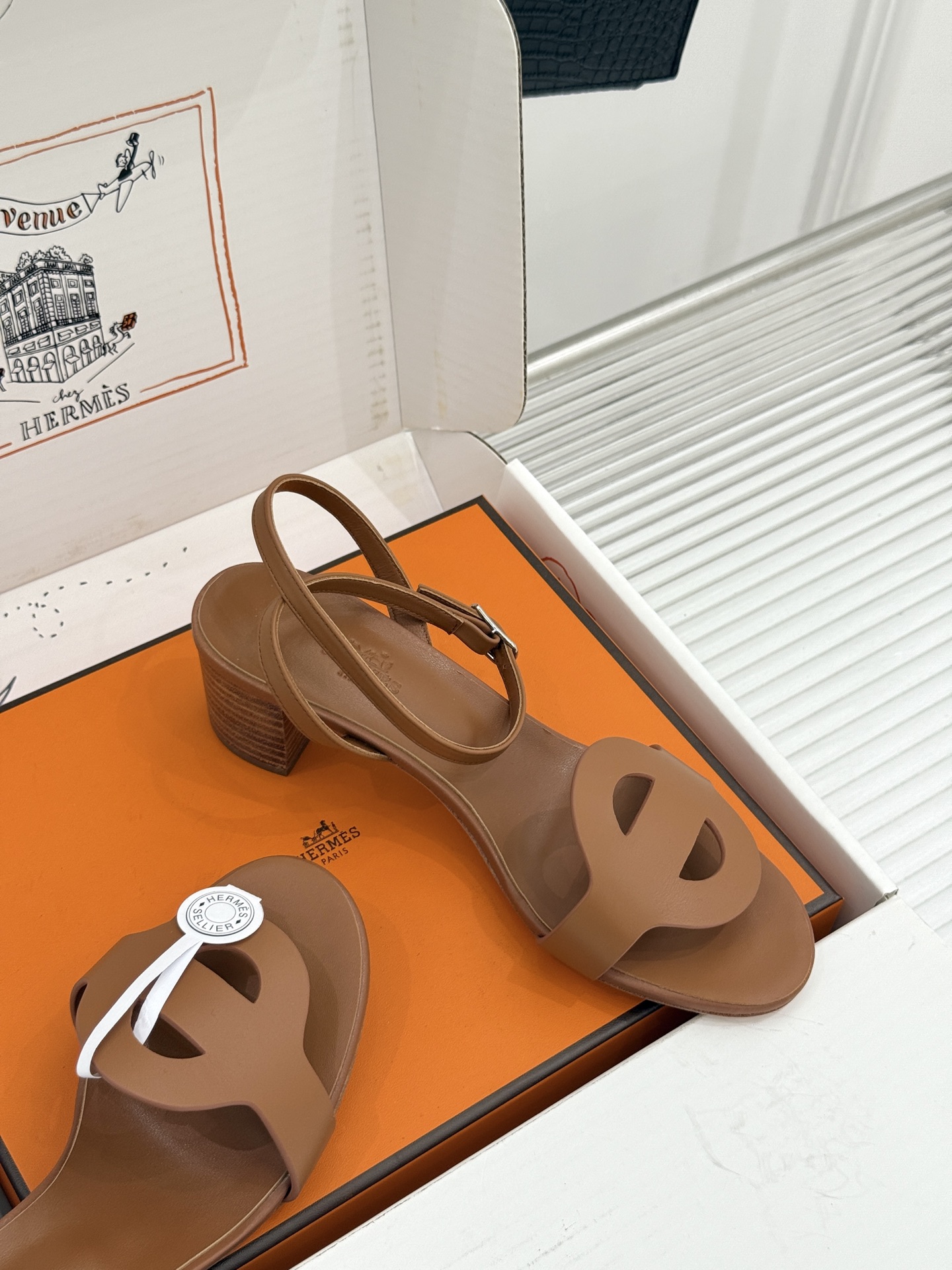 凉鞋 Hermès/爱马仕26WF新品镂空罗马猪笼猪鼻子拖鞋凉鞋罗马猪笼镂空太有腔调标志性猪鼻扣辨识度拉