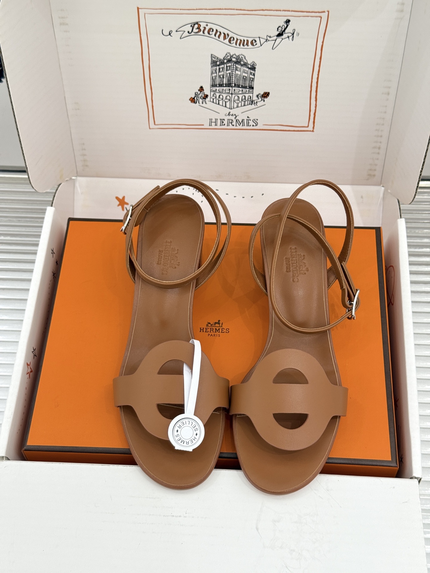 凉鞋 Hermès/爱马仕26WF新品镂空罗马猪笼猪鼻子拖鞋凉鞋罗马猪笼镂空太有腔调标志性猪鼻扣辨识度拉