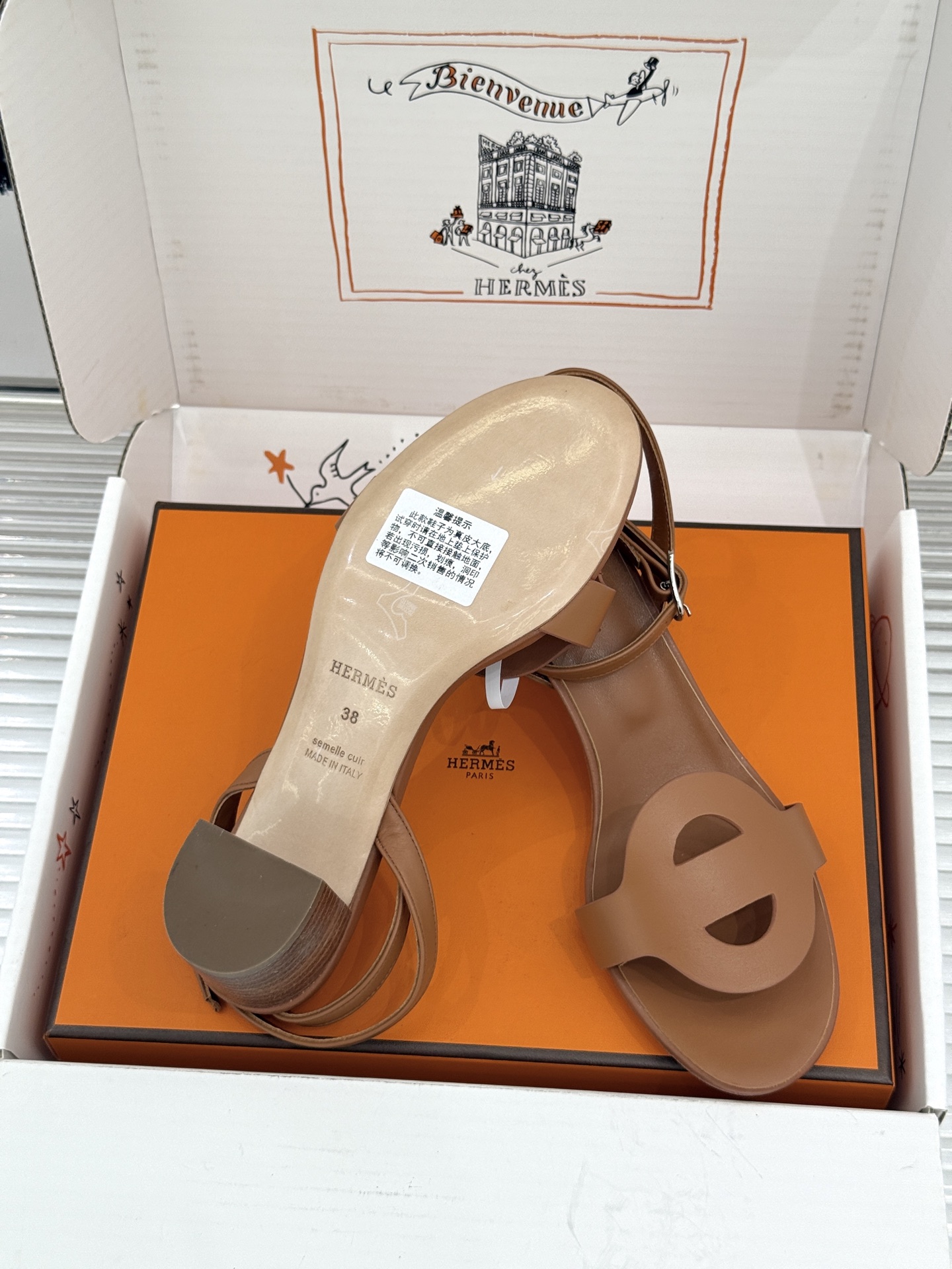 凉鞋 Hermès/爱马仕26WF新品镂空罗马猪笼猪鼻子拖鞋凉鞋罗马猪笼镂空太有腔调标志性猪鼻扣辨识度拉