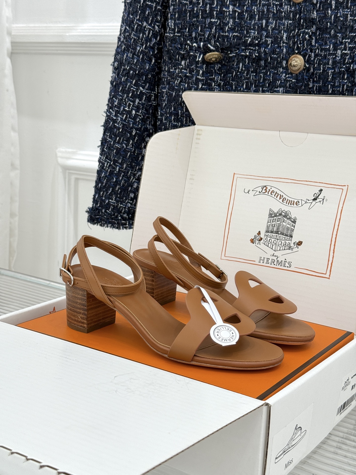 凉鞋 Hermès/爱马仕26WF新品镂空罗马猪笼猪鼻子拖鞋凉鞋罗马猪笼镂空太有腔调标志性猪鼻扣辨识度拉