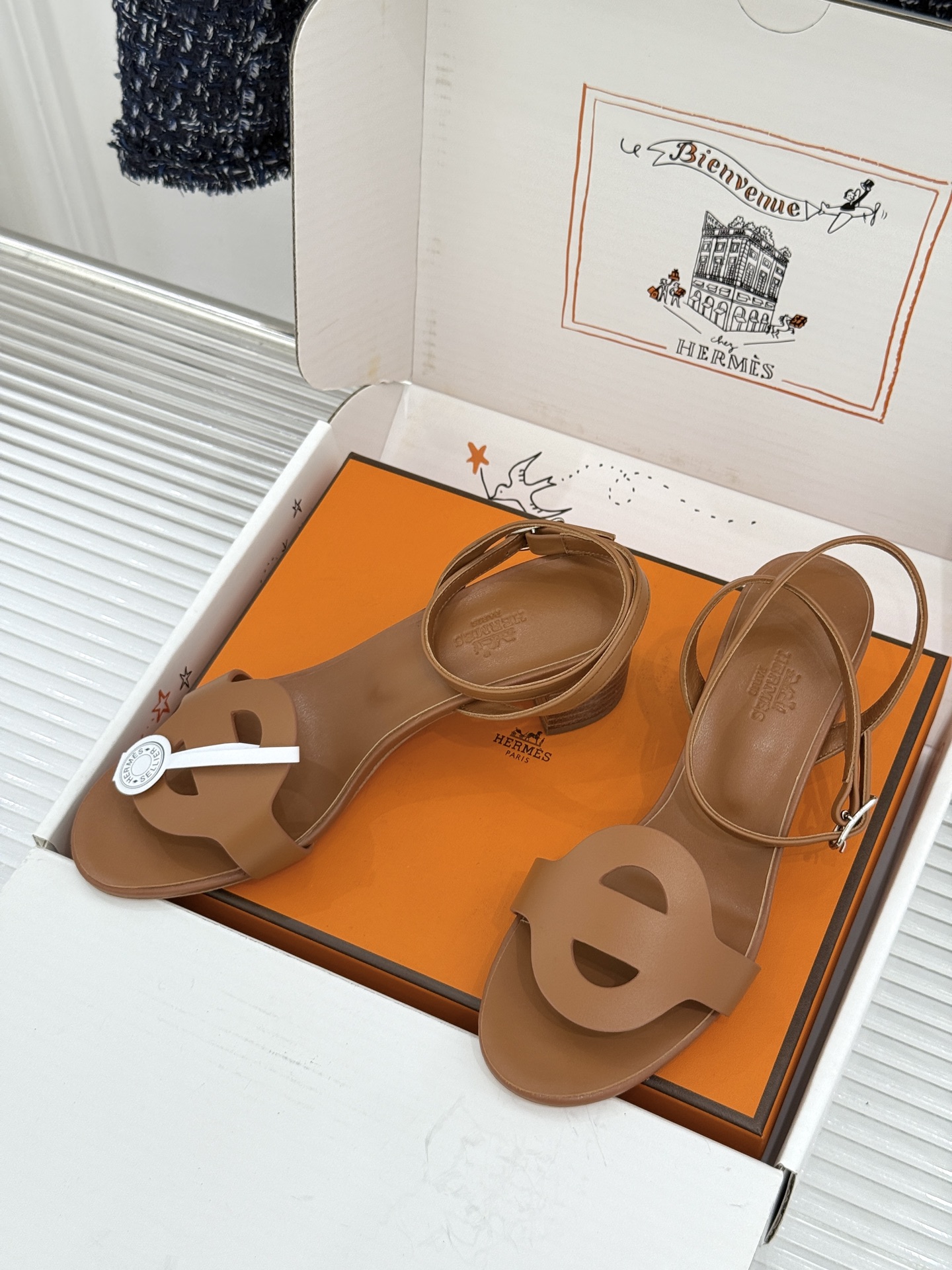 凉鞋 Hermès/爱马仕26WF新品镂空罗马猪笼猪鼻子拖鞋凉鞋罗马猪笼镂空太有腔调标志性猪鼻扣辨识度拉
