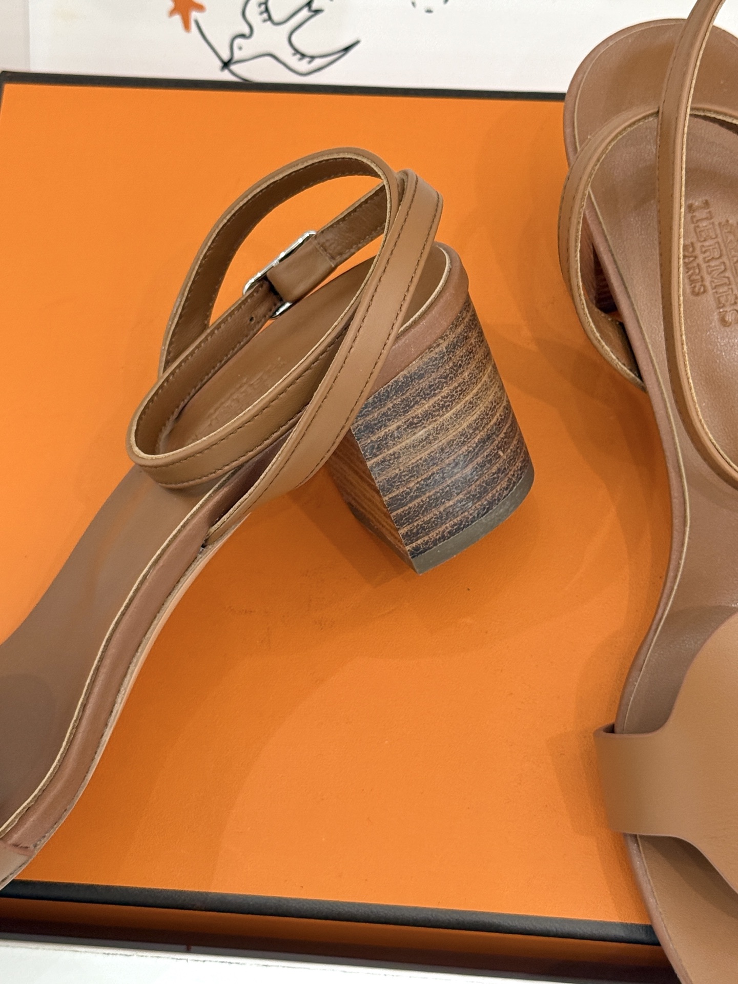 凉鞋 Hermès/爱马仕26WF新品镂空罗马猪笼猪鼻子拖鞋凉鞋罗马猪笼镂空太有腔调标志性猪鼻扣辨识度拉