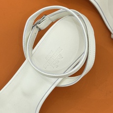 凉鞋 Hermès/爱马仕26WF新品镂空罗马猪笼猪鼻子拖鞋凉鞋罗马猪笼镂空太有腔调标志性猪鼻扣辨识度拉 凉鞋 Hermès/爱马仕26WF新品镂空罗马猪笼猪鼻子拖鞋凉鞋罗马猪笼镂空太有腔调标志性猪鼻扣辨识度拉