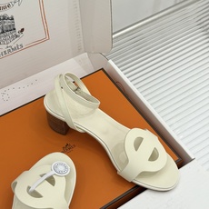 凉鞋 Hermès/爱马仕26WF新品镂空罗马猪笼猪鼻子拖鞋凉鞋罗马猪笼镂空太有腔调标志性猪鼻扣辨识度拉 凉鞋 Hermès/爱马仕26WF新品镂空罗马猪笼猪鼻子拖鞋凉鞋罗马猪笼镂空太有腔调标志性猪鼻扣辨识度拉